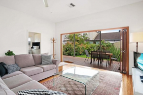 Newcastle Short Stay Accommodation - Cooks Hill Cottage, Newcastle